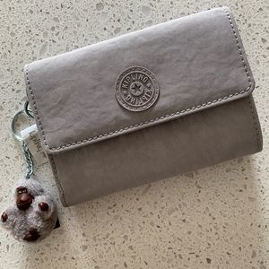 Kipling gray medium wallet w/ Rose keychain